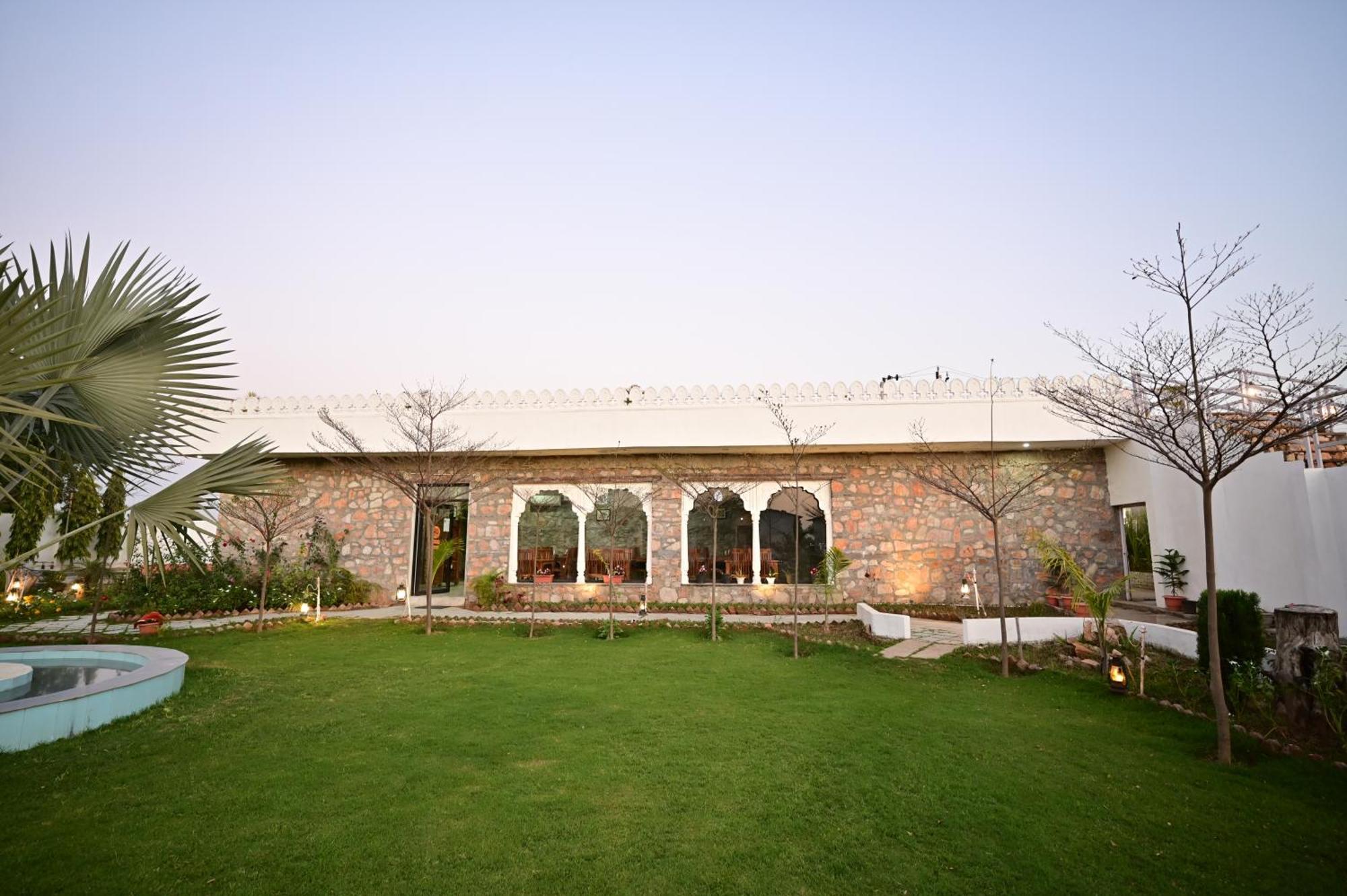 The Castle Crown - Hem Vilas Resort Ranthambhore Савай-Мадгопур Екстер'єр фото