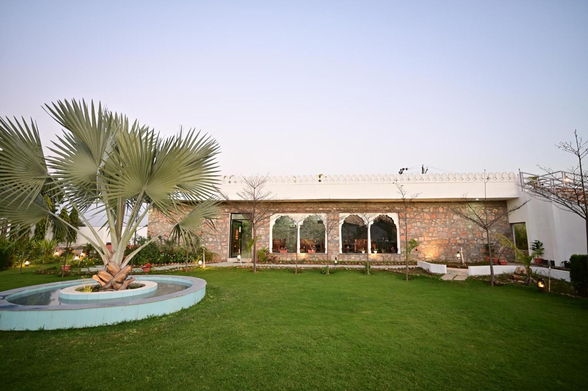 The Castle Crown - Hem Vilas Resort Ranthambhore Савай-Мадгопур Екстер'єр фото